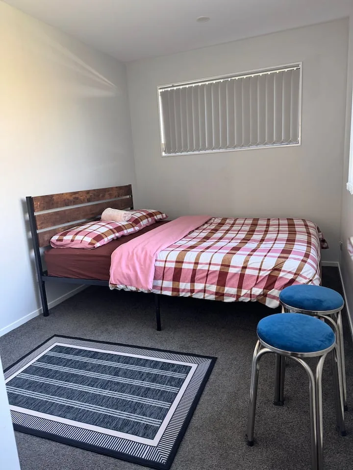 Cozy Modern Room in Friendly Shared Townhouse
