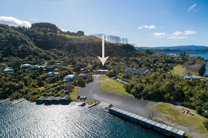 Crawfords  Top location launching ramp across road