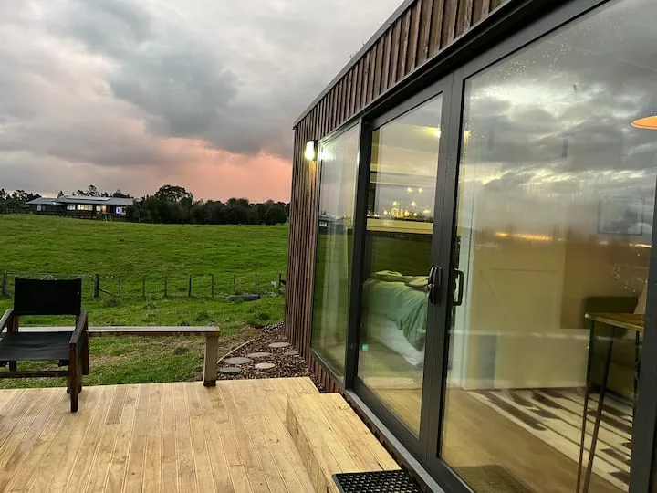Cute Eco Cabin with outdoor baths and Lake Views