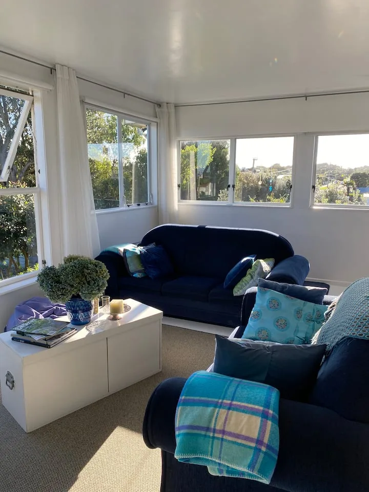 Cute little Beach Bach - Big Back Deck