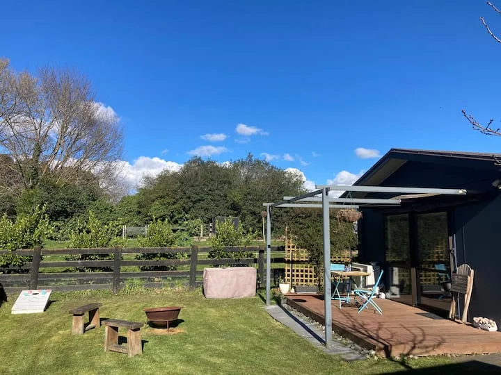 Duck Cottage.
Quiet country cottage in Waipawa