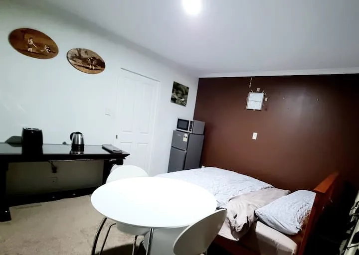 En suite with separate entrance, breakfast