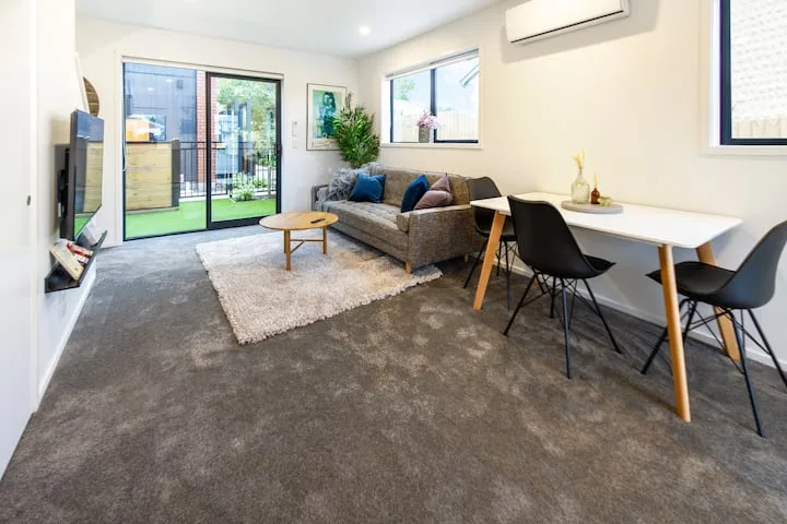 Explore Addington and CBD 1 Bed w/Carpark