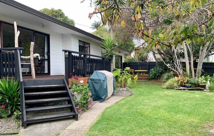 Family, Sun&Fun @ Ōhope-3BR Bach+WiFi, near beach.