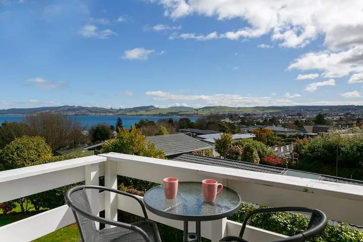 Fantastic views - comfortable and tidy Townhouse