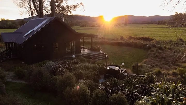 Fiery Peak Eco-Retreat with Stargazing & Hot Tub