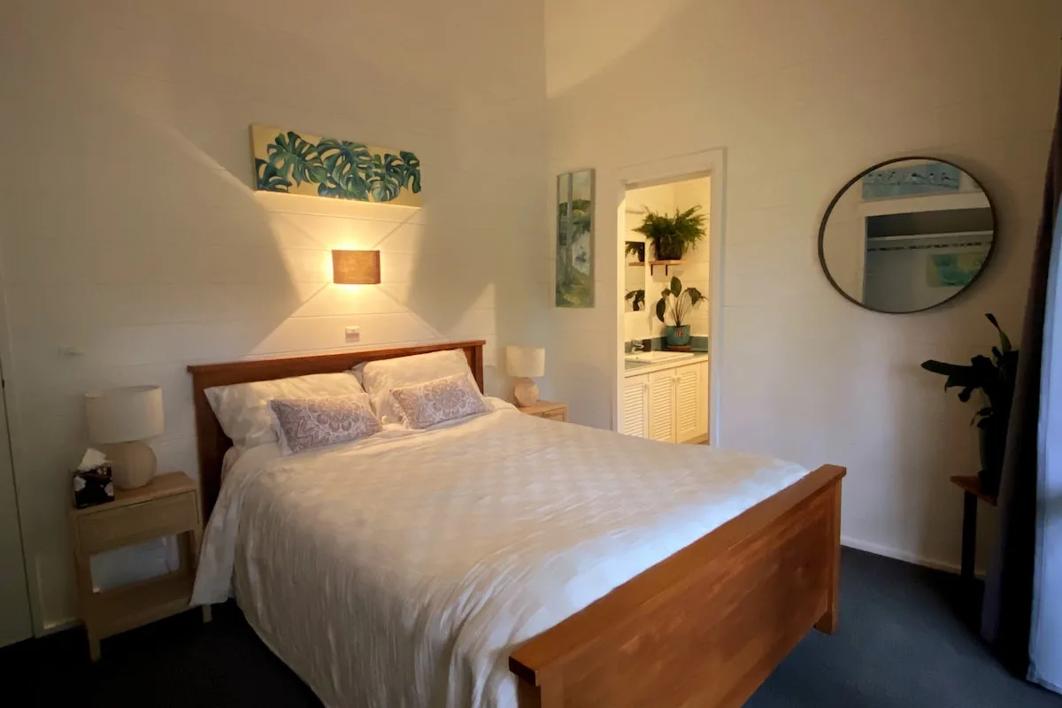 Garden Spa Hideaway
Guest Suite Within My Home.