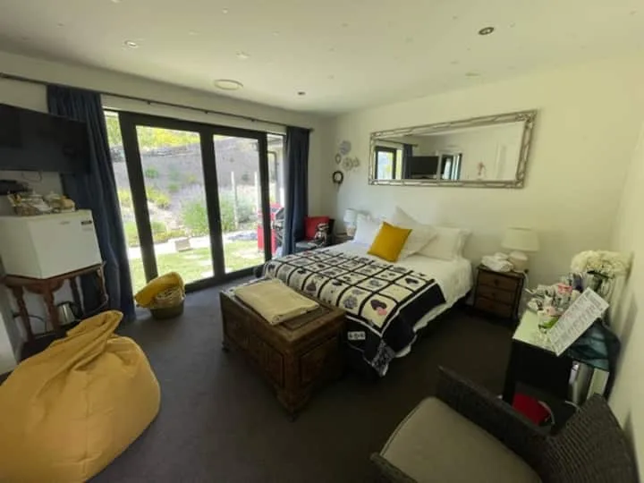 Gibbston Heights Retreat - Lavender Room