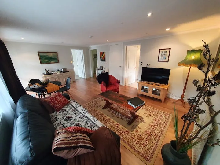 Gladesdale Studio Apartment,  Peaceful location