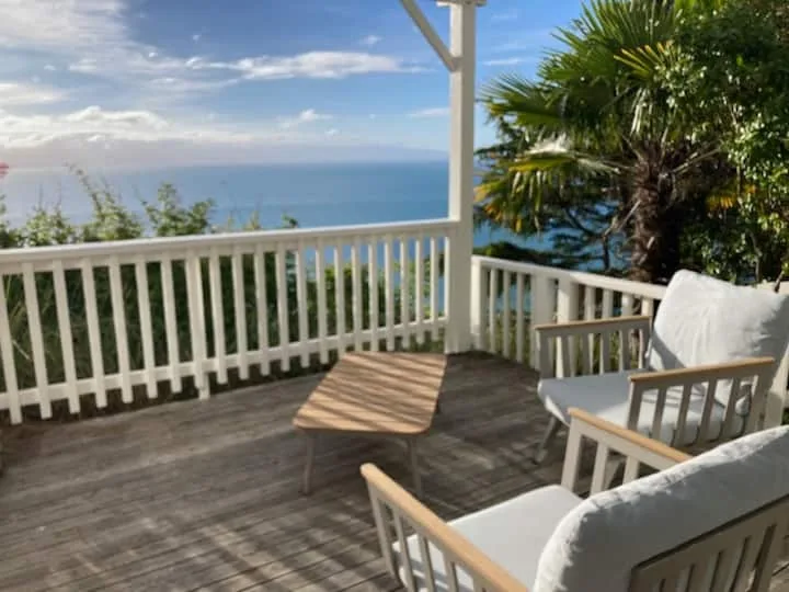 Glamp in Nelson with stunning sea views