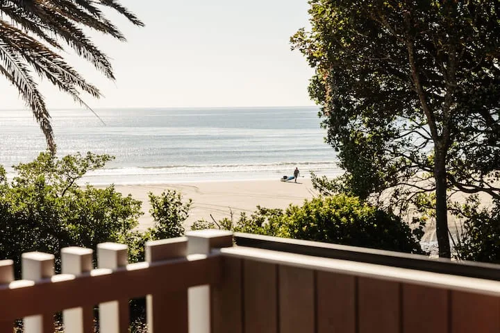 Golden Bay Beach Retreat-Private Deck & Sea Views