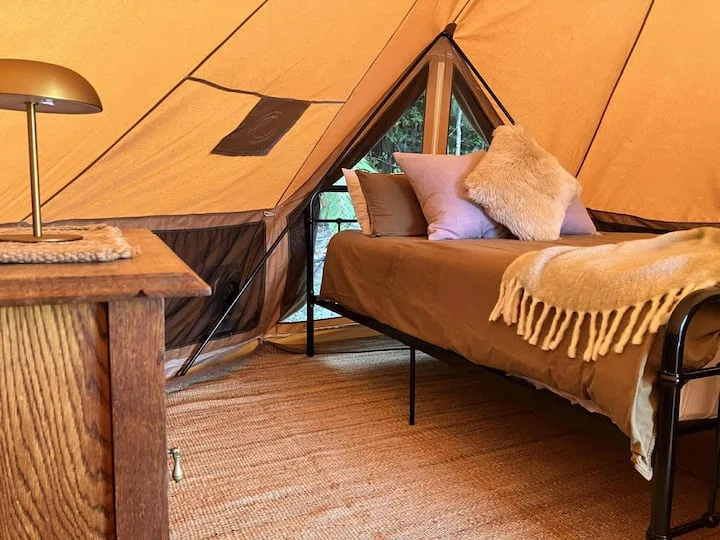 Golden Bay Glamping, 5m luxury Bell tent
