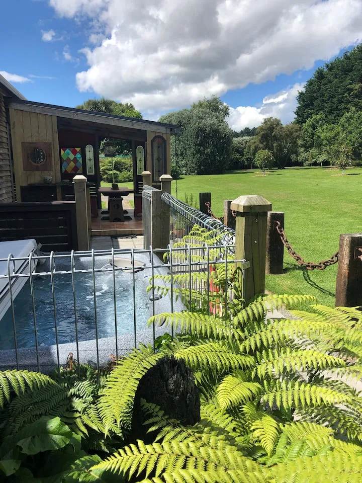 Greenwood Cottage - Hot Tub, Spacious Retreat