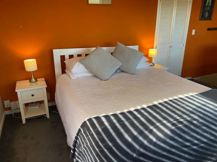 Guest suite in Rotorua: Close to Redwood Forest