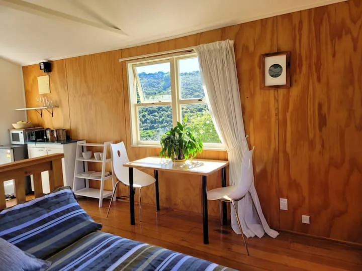 Hilltop Cabin & Breakfast