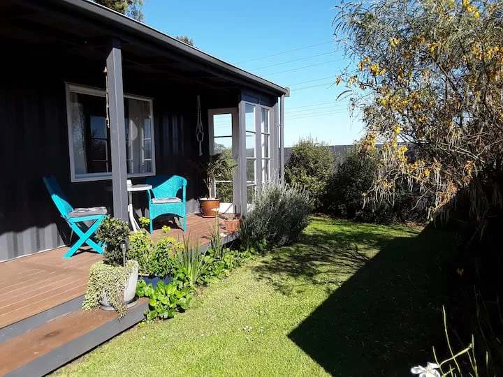 Hilltop Cabin, Unique Tiny Home Retreat Whatawhata