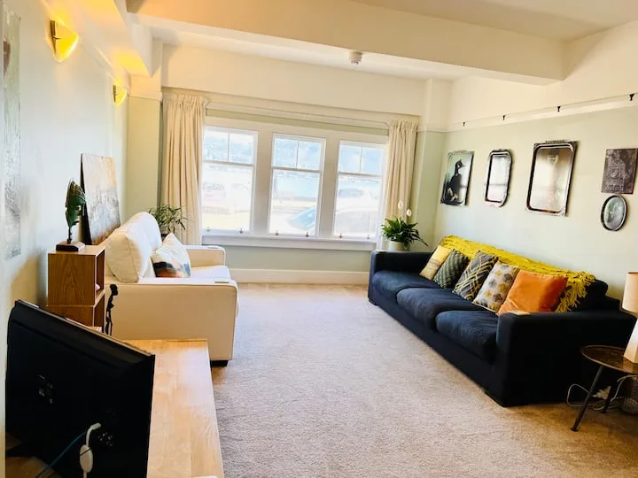 Historical 2 beds apartment with Harbour View