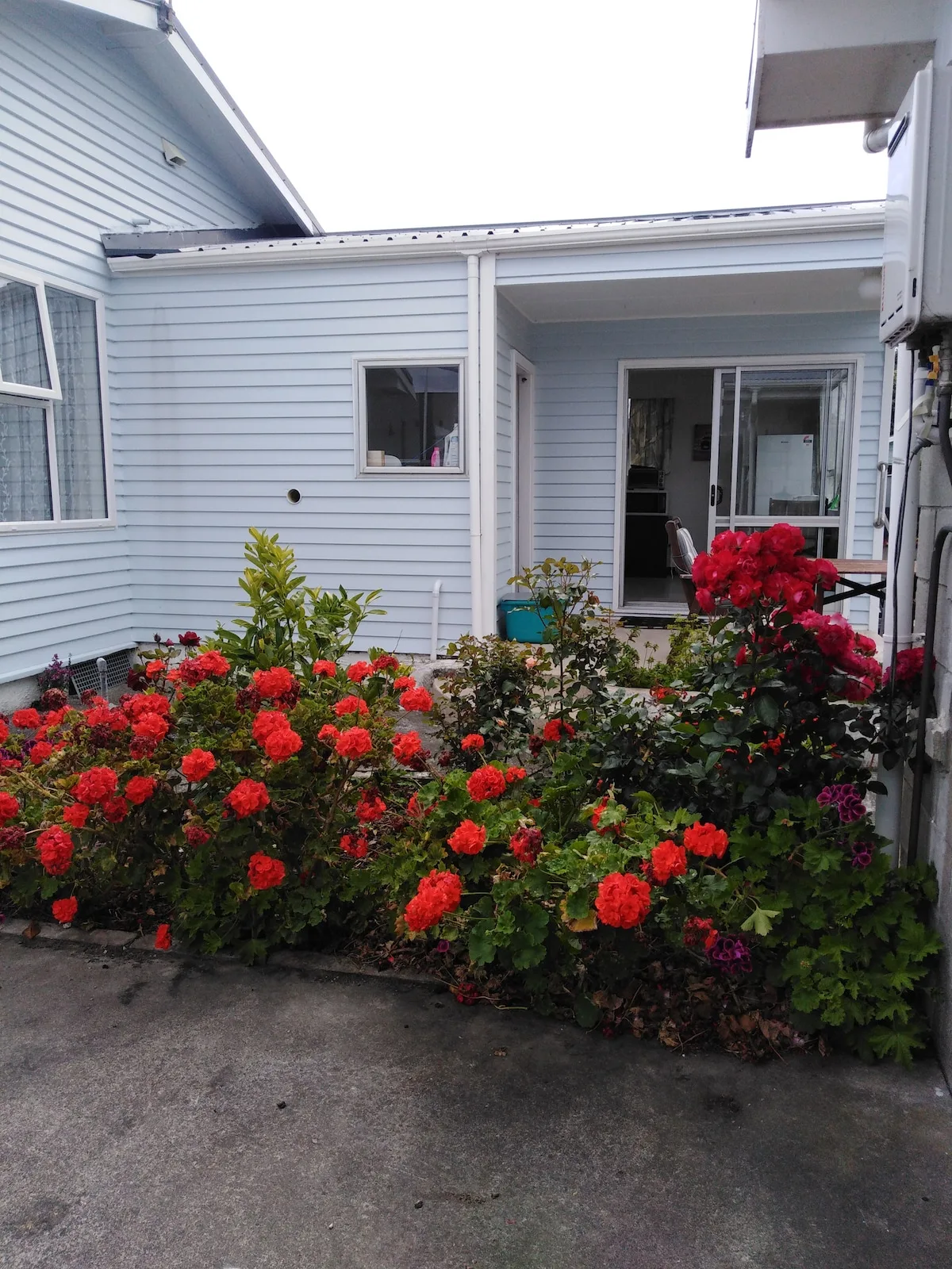 Home in nice neighbourhood without cleaning fee