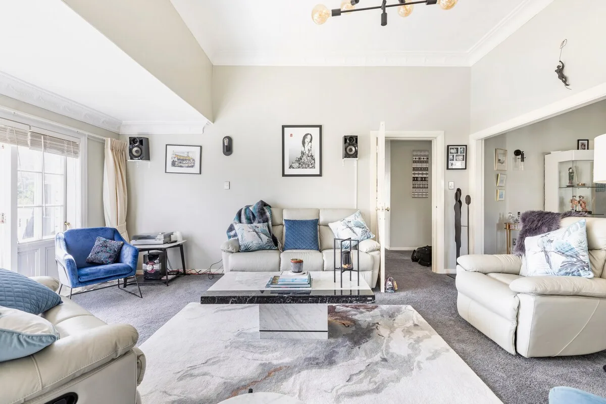 Hospitable hosts, happy home! Double bedroom