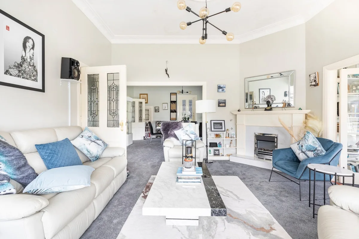 Hospitable hosts, happy home! Single bedroom