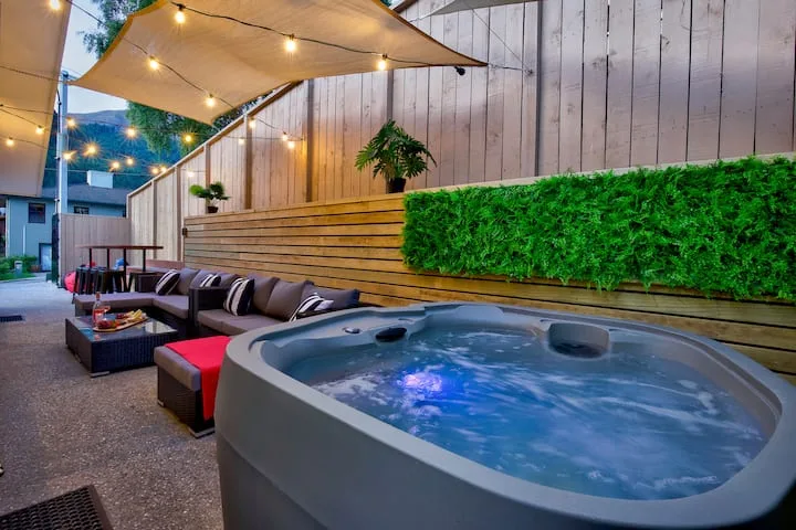 *Hot Tub* - Central Retreat
