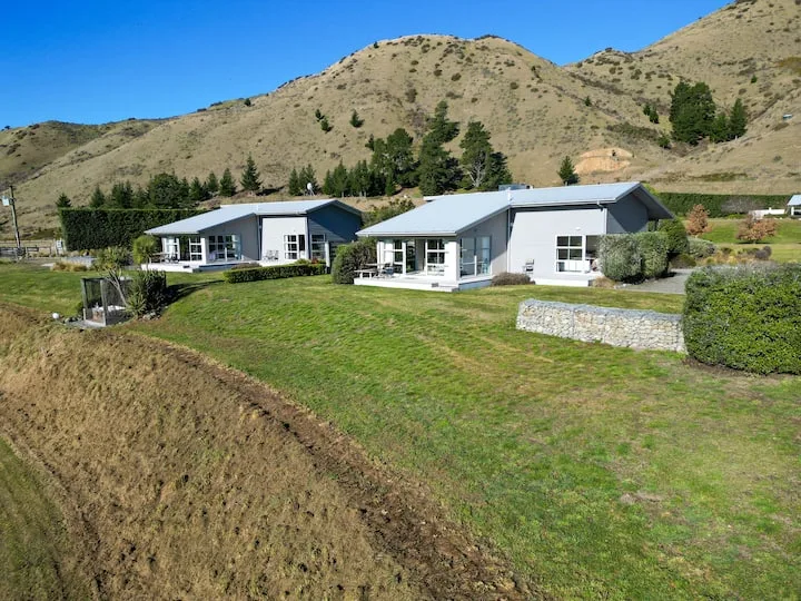 Hurunui River Retreat - Flax Cottage