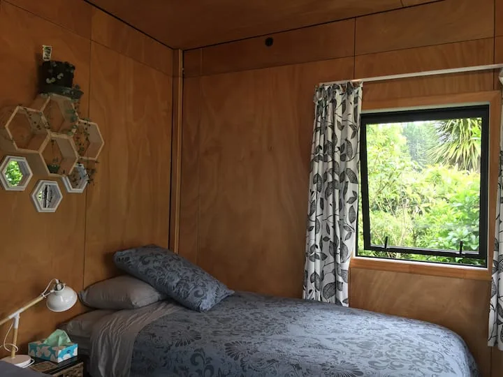 Kaingaiti - Chalet - Single Beds, Shower & Toilet.