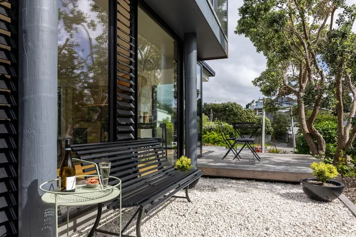Kapiti Escape. One Queen Bed
