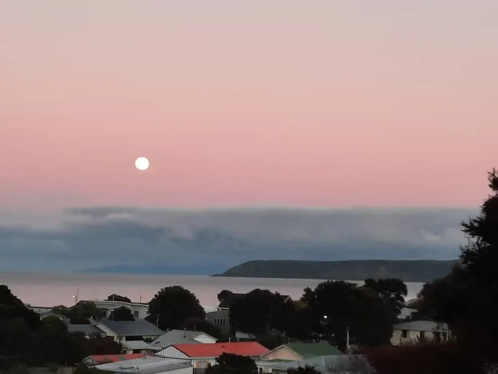 Karehana Views
