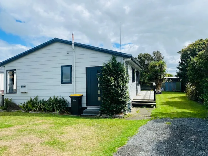 Kiwi Family Beach Bach