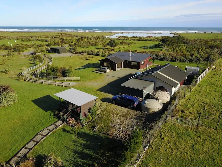 Koru Homestay. Includes Breakfast & Hot Tub