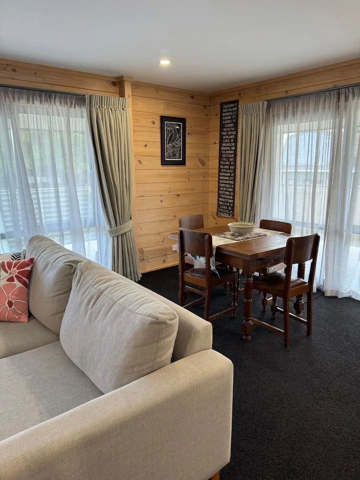 Koutu Cottage - central and quiet