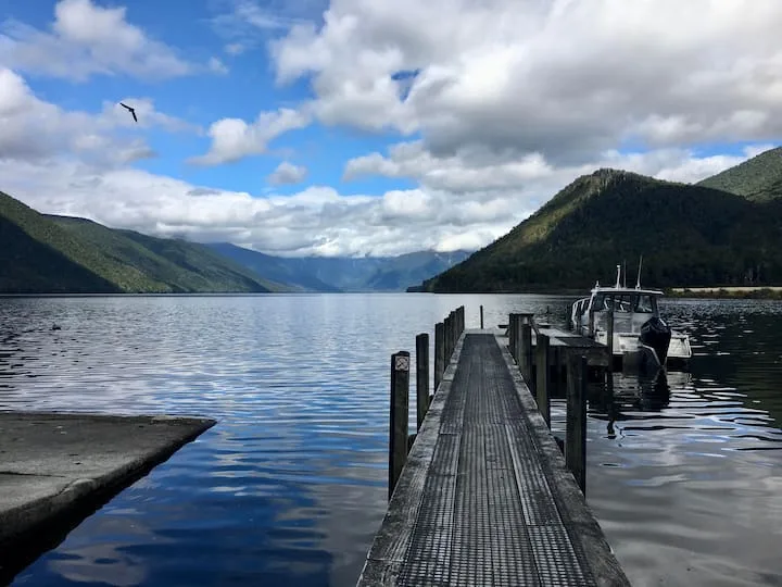 Lake Retreat 3 Minute Walk to the Water (South/Is)