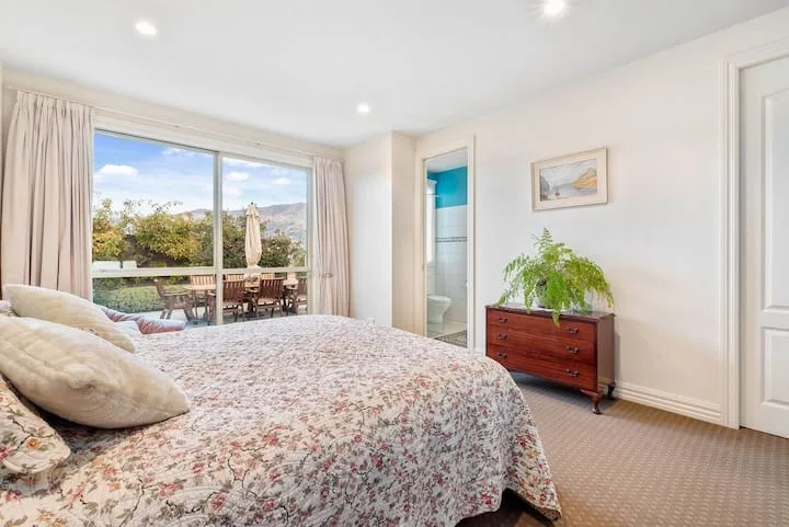 Lakeside Serenity Studio in Wanaka