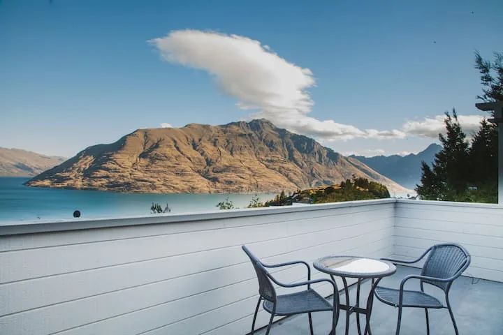 Lakeview Three Bedrooms House
