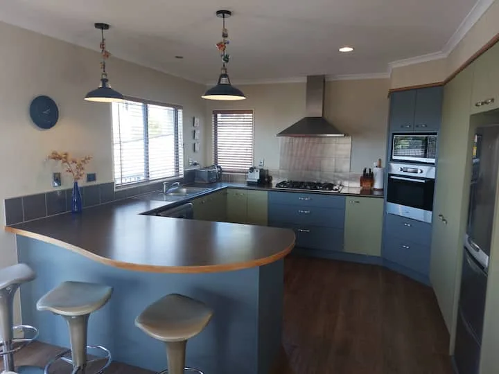Large, modern home, 1bed,1.5baths, office & views