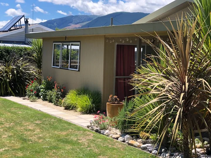 Lavender Studio at the foot of the Richmond Hills