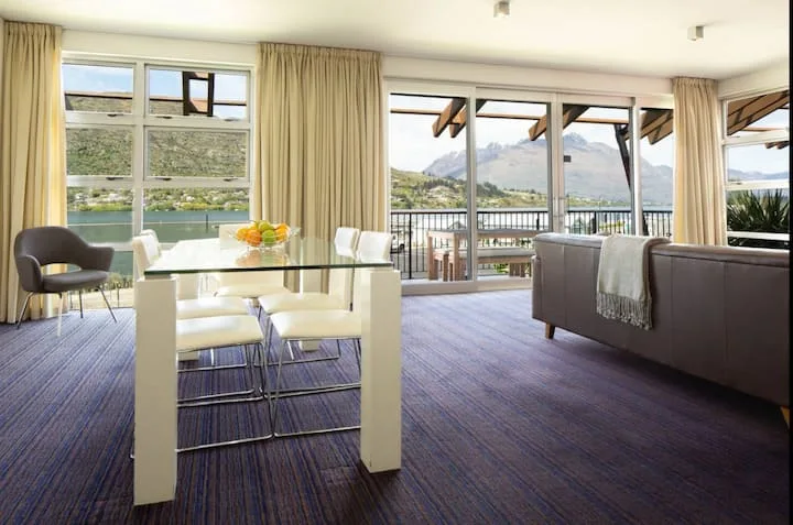 Lovely Lakeside 2BR Apartment-201