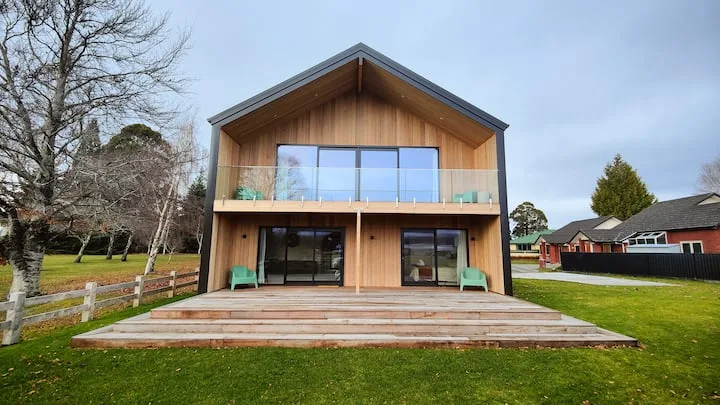 Luxe on the Lake Front