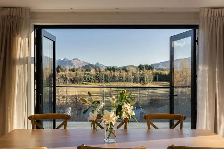 Luxury 3 bed home breathtaking views Arrowtown