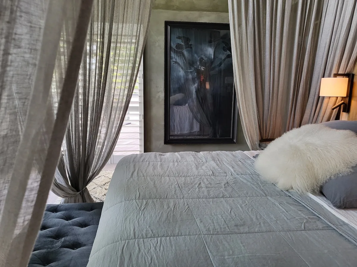 Luxury suite, spa bath ensuite, balcony, breakfast