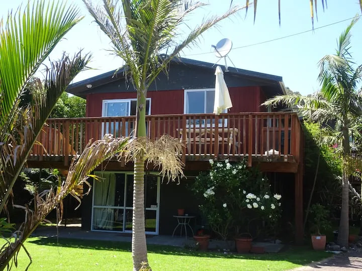 Mahia Beach Lodge .