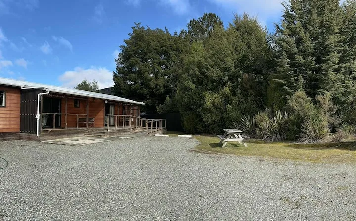 Manapouri Cottage 1