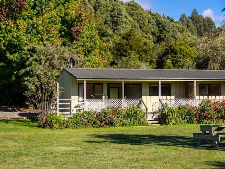 Marahau Kowhai Cottage