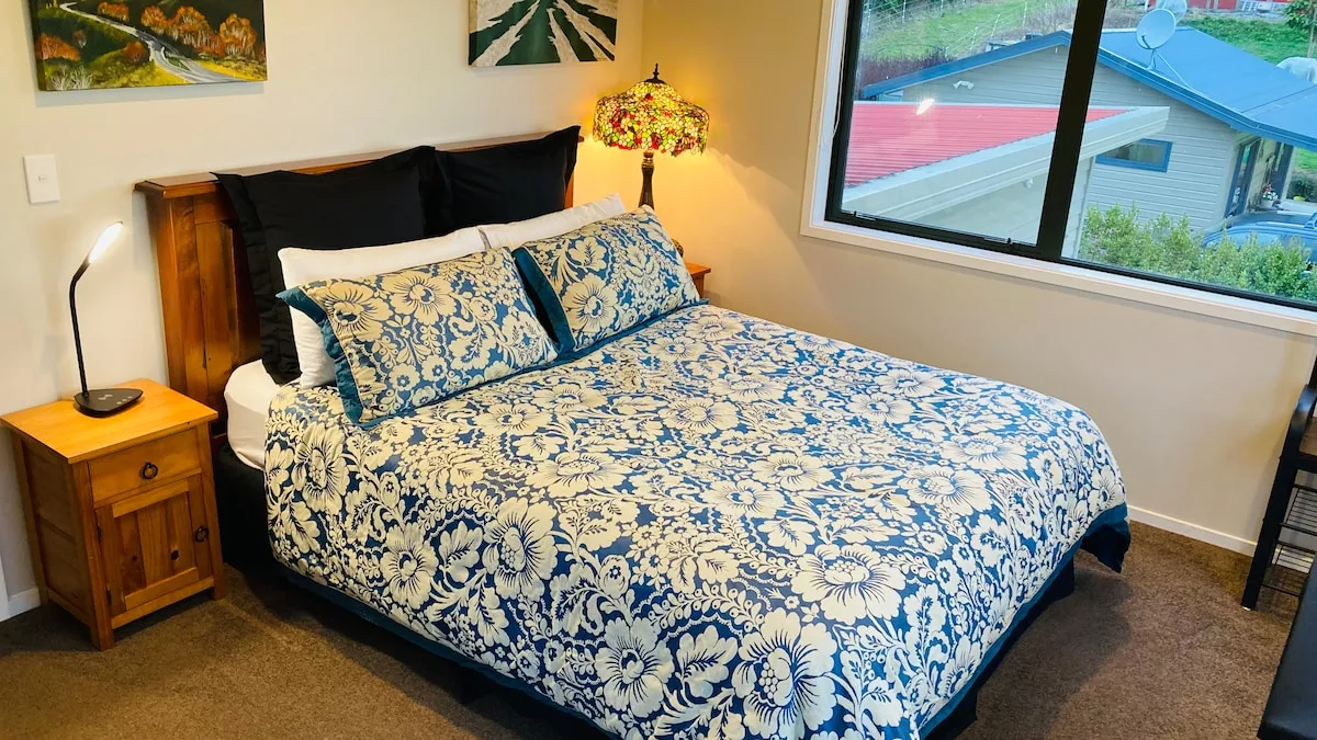 Maymorn Orchard Queen Suite