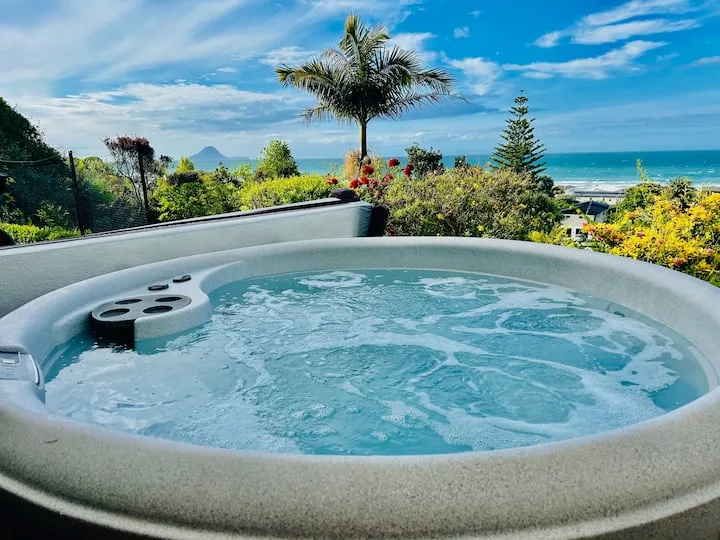 Moana Tau - "Ocean Retreat" Spa Pool with View!