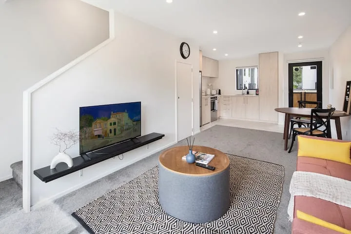Modern 2-Bedroom Getaway in Peaceful Rainey Grove