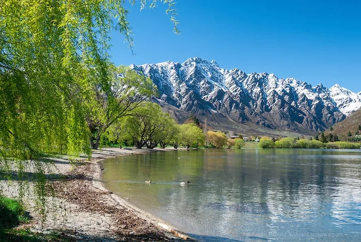 Modern 2 Bedroom Unit close to waterfront