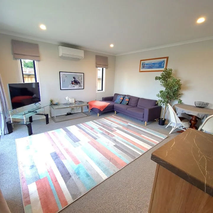 Modern Gem - close to airport, hospital & shops