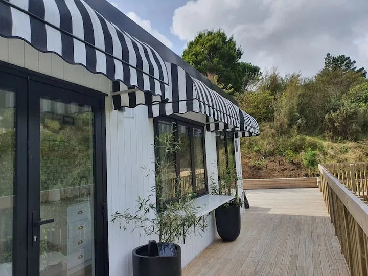 Modern Tiny house with greenhouse dining
